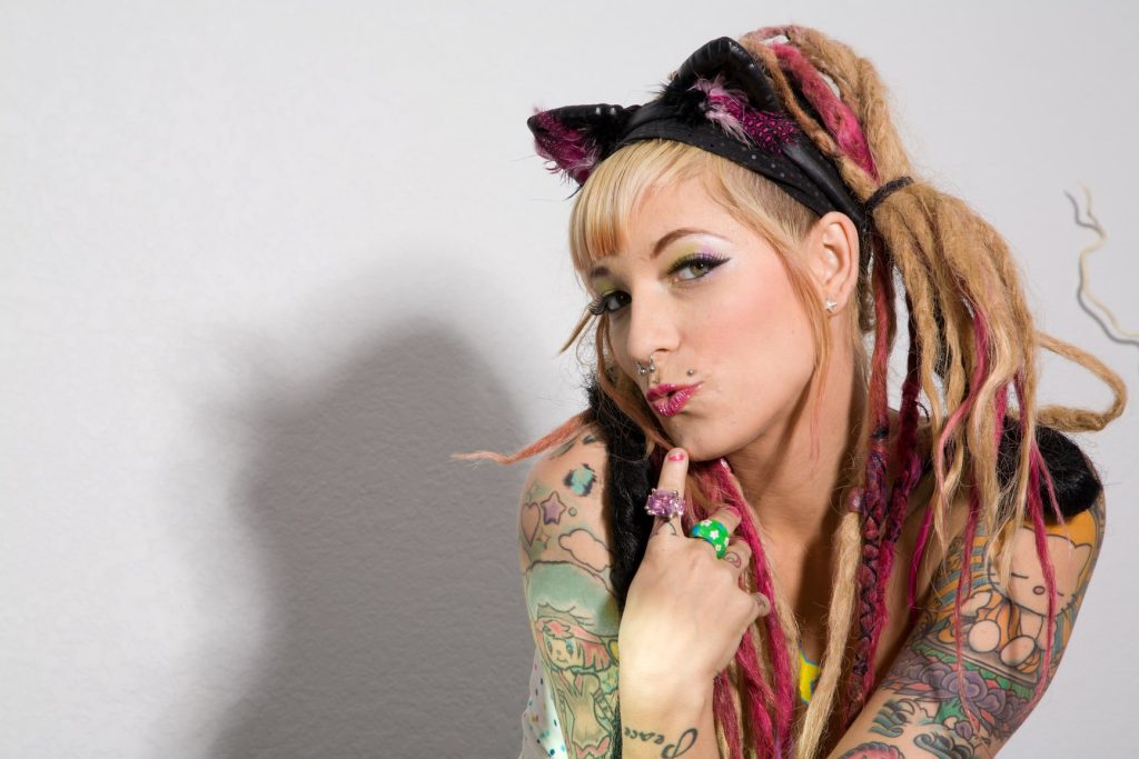 The Advantages of Dating an Older Lesbian